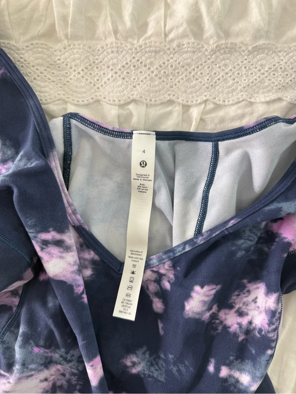 lululemon athletica fitted scoop